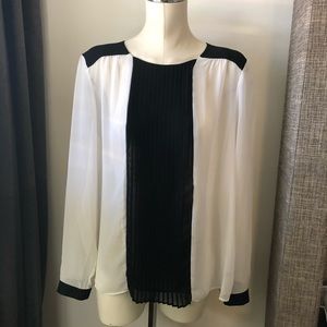 Jacklyn Smith pleated chiffon Blouse